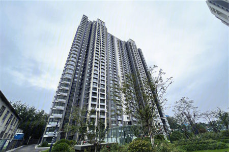 兴隆花园3室2厅1厨1卫距离实验小学西校非常近，毛坯房